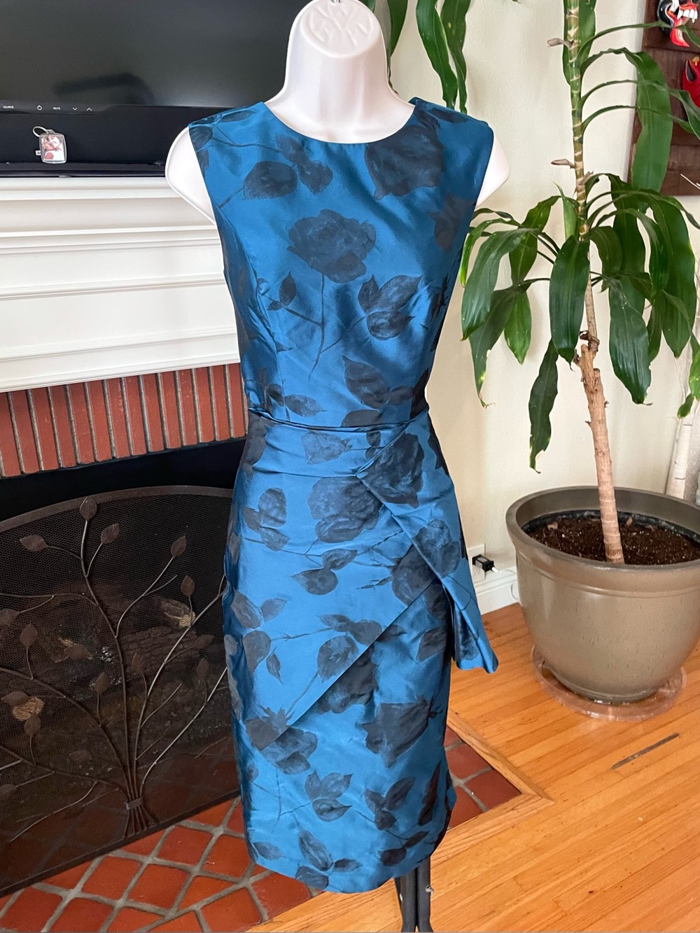 Kay Unger Stunning Blue Floral Pencil Dress 4 Pin-Up